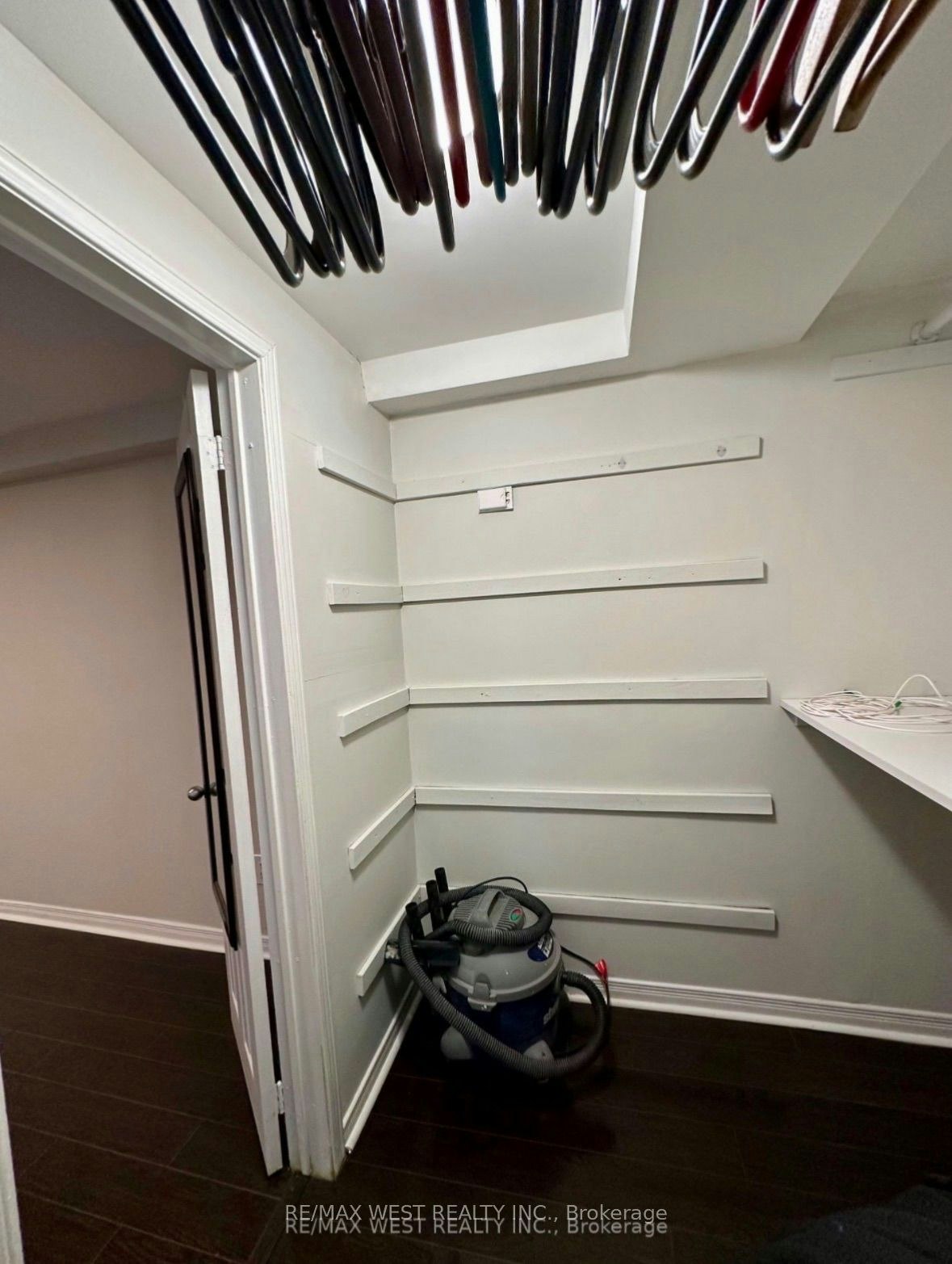 Bsmt-13 Sorauren Avenue, Toronto, ON, M6R 2C6 - 13