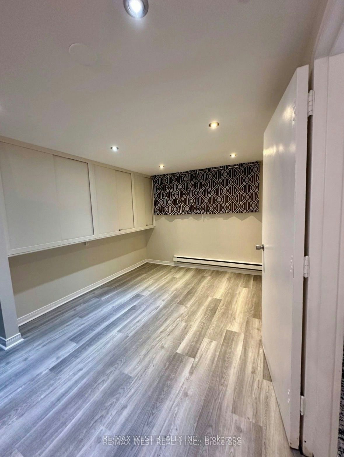 Bsmt-13 Sorauren Avenue, Toronto, ON, M6R 2C6 - 9