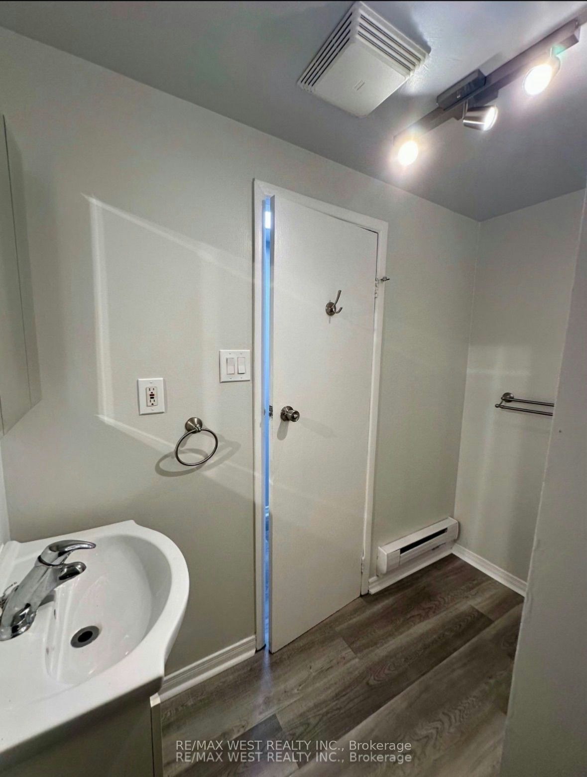 Bsmt-13 Sorauren Avenue, Toronto, ON, M6R 2C6 - 17