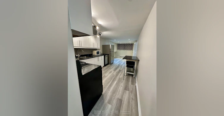 Bsmt-13 Sorauren Avenue, Toronto, ON, M6R 2C6 - 4