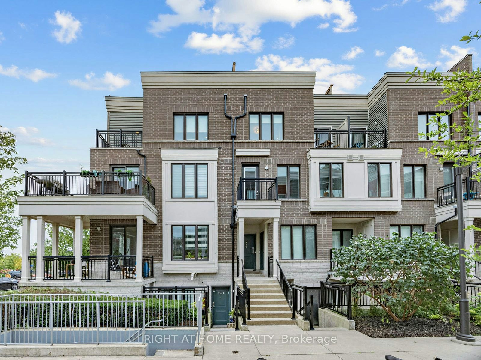 17-70 Eastwood Park Gardens, Toronto, ON, M8W 0B2