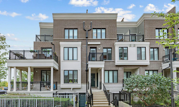 17-70 Eastwood Park Gardens