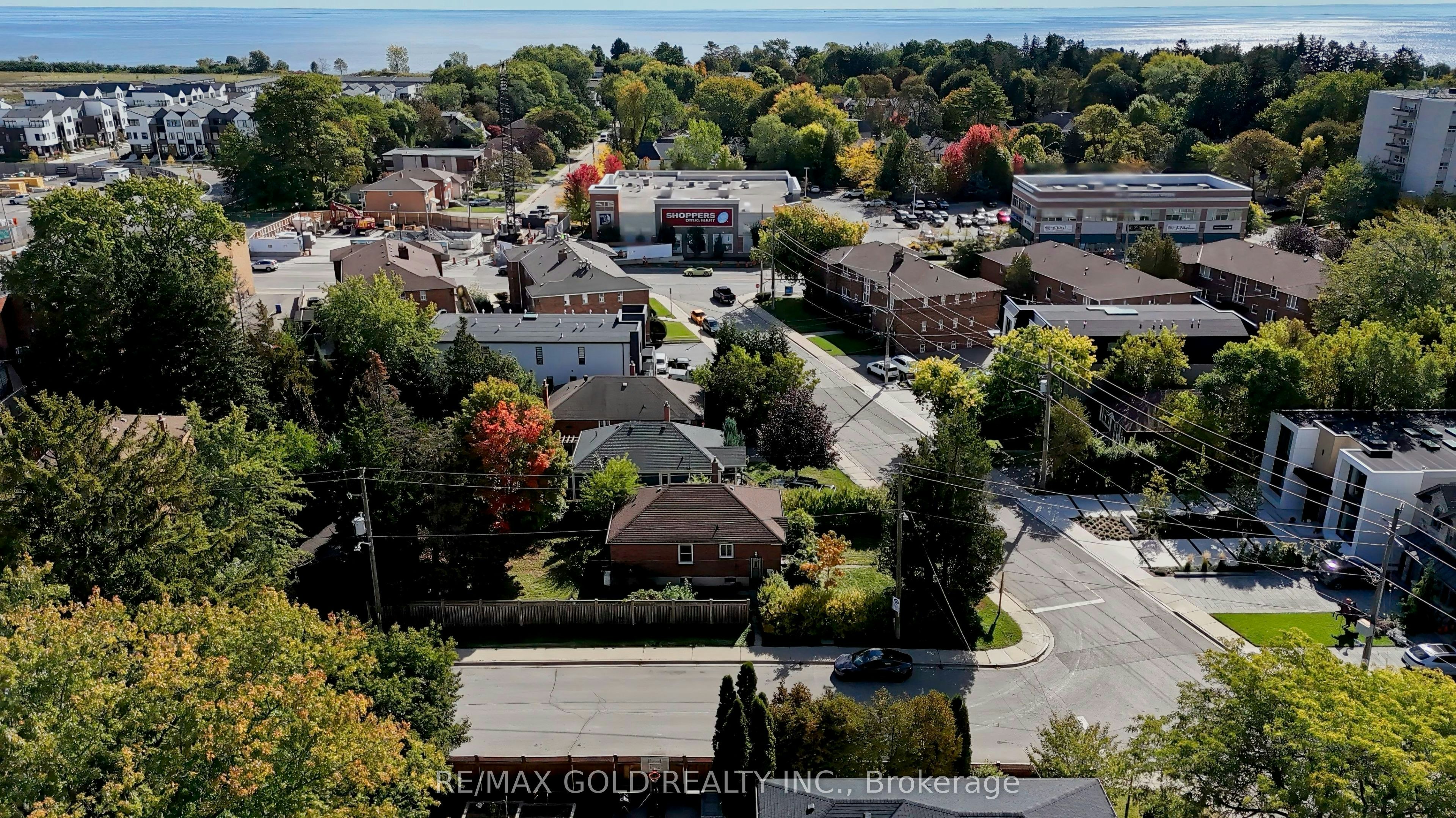 11 Pine Avenue N, Mississauga, ON, L5H 2P7