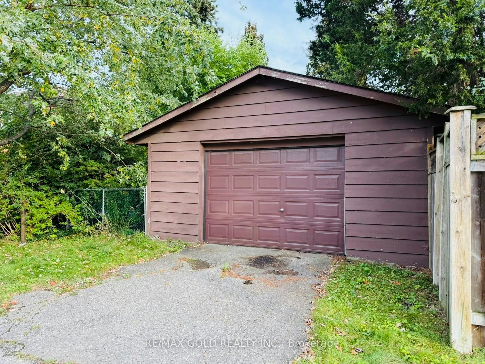 11 Pine Avenue N, Mississauga, ON, L5H 2P7 - 3