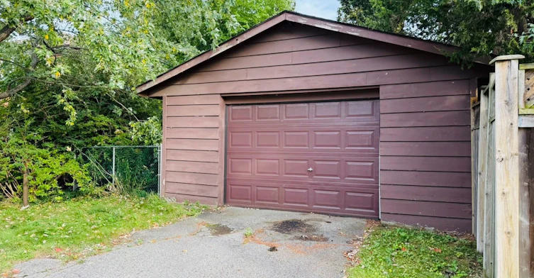 11 Pine Avenue N, Mississauga, ON, L5H 2P7 - 3