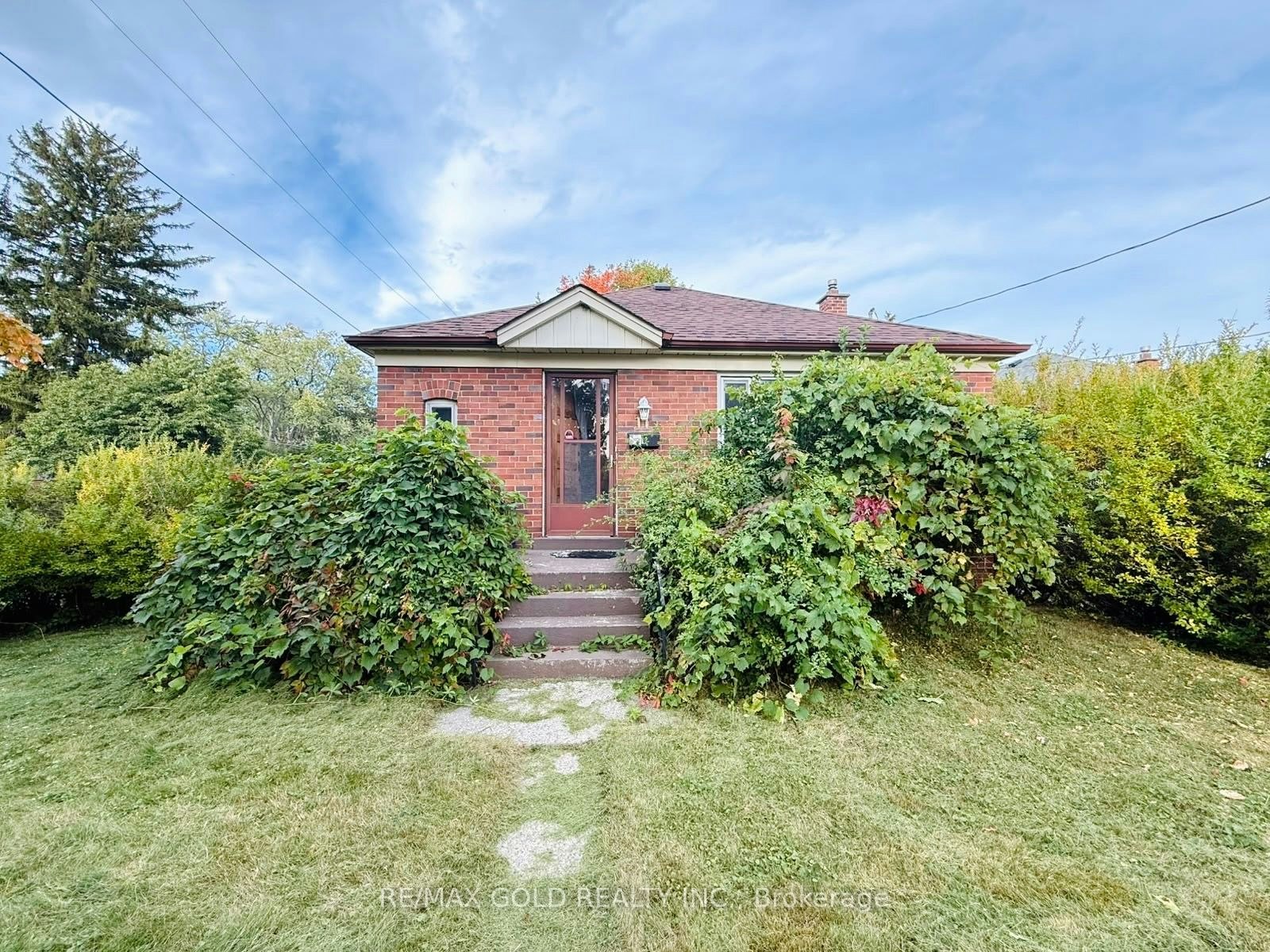 11 Pine Avenue N, Mississauga, ON, L5H 2P7