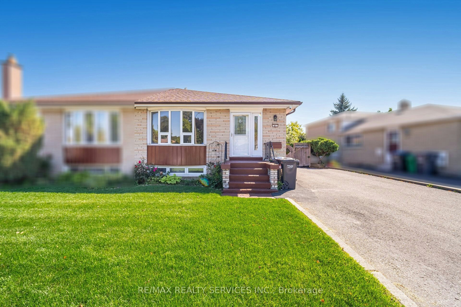61 Avondale Boulevard, Brampton, ON, L6T 1H1 - 2