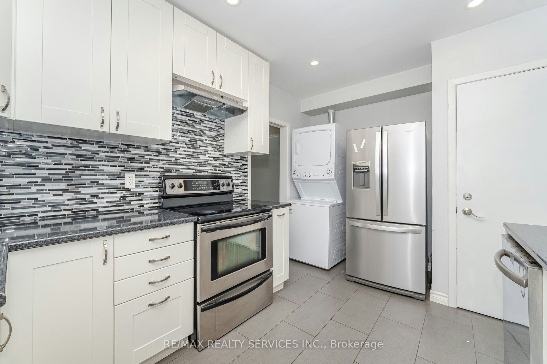 61 Avondale Boulevard, Brampton, ON, L6T 1H1 - 11