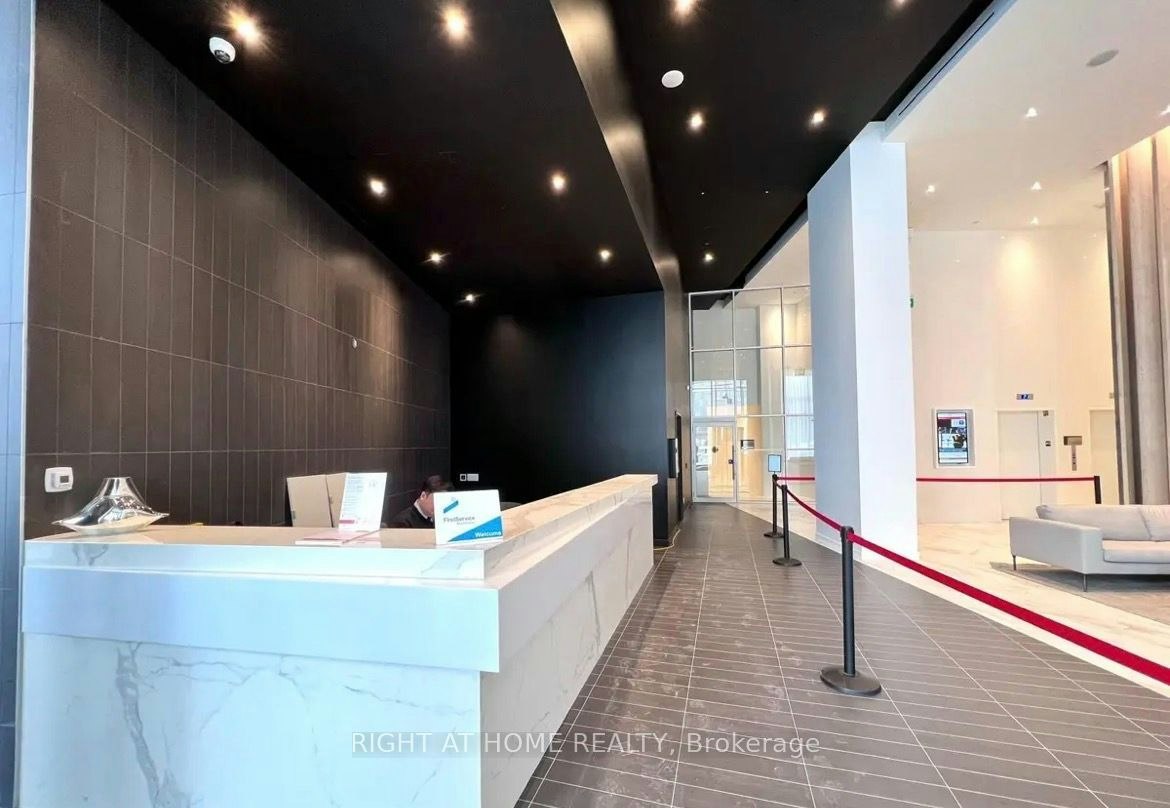 309-3900 Confederation Parkway, Mississauga, ON, L5B 0M3 - 2