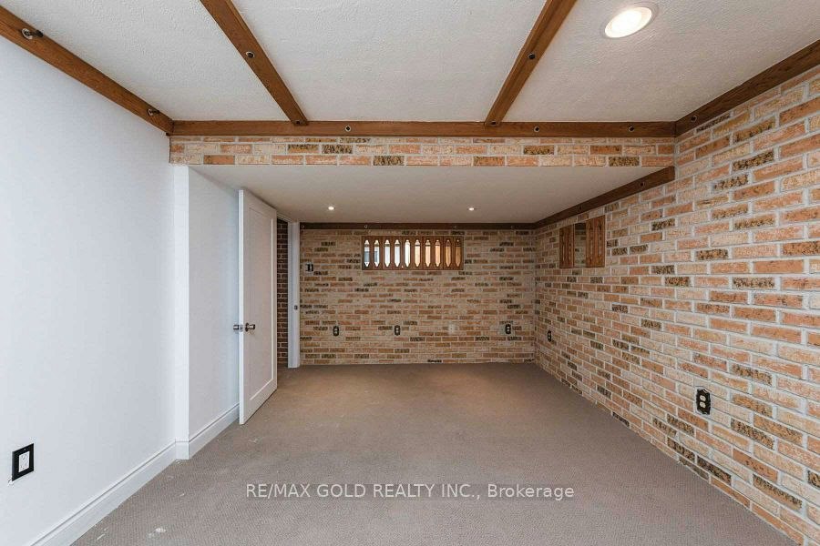 28 Devonshire Drive, Brampton, ON, L6T 3G3 - 2