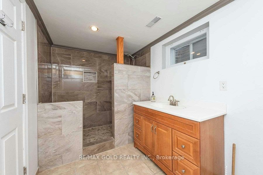 28 Devonshire Drive, Brampton, ON, L6T 3G3 - 4