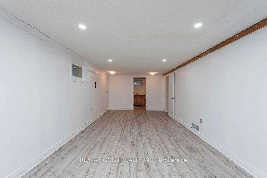 28 Devonshire Drive, Brampton, ON, L6T 3G3 - 3