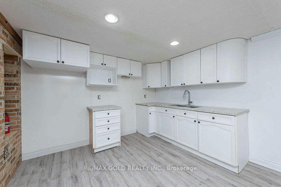 28 Devonshire Drive, Brampton, ON, L6T 3G3 - 6