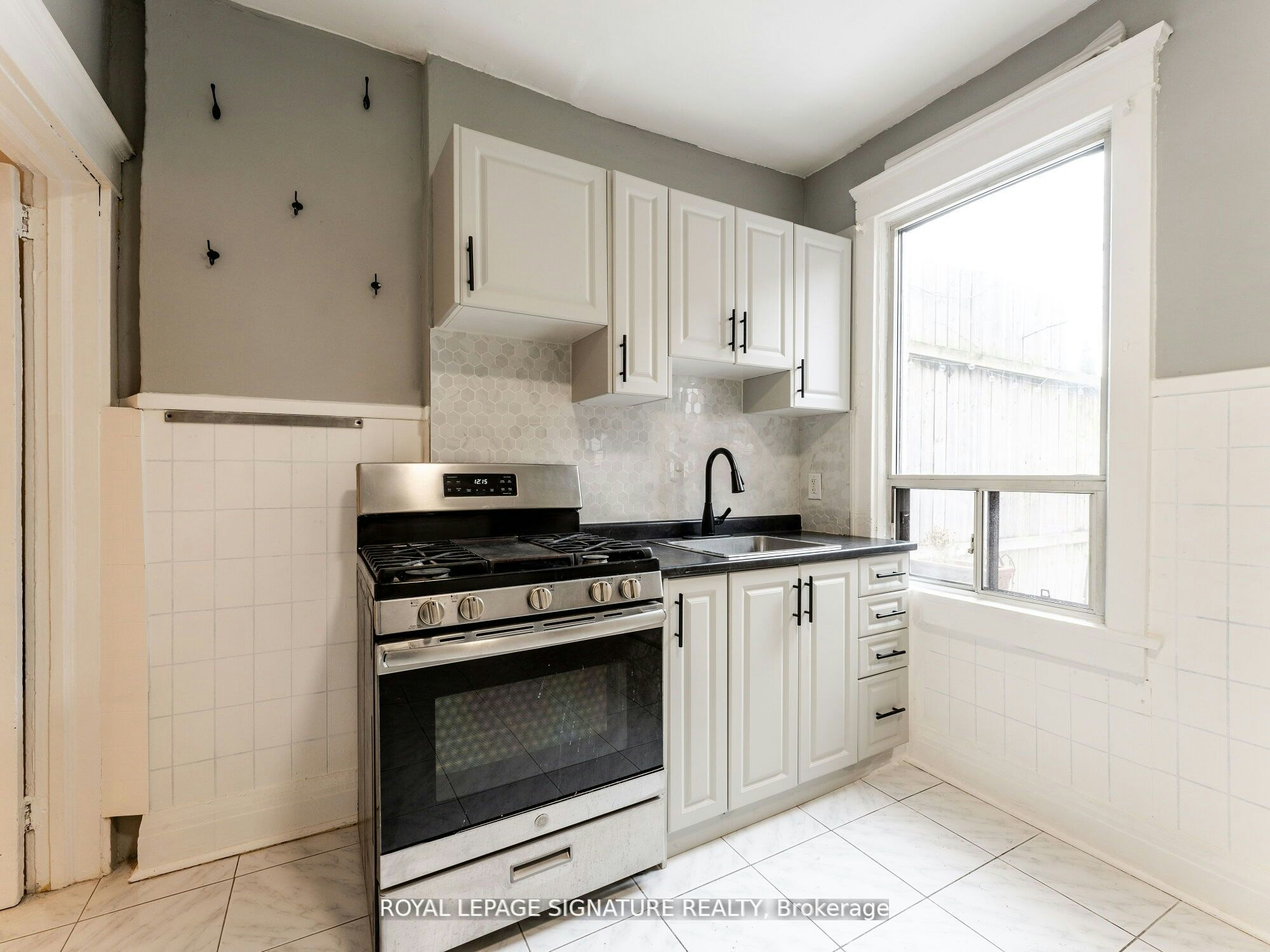 1070 Shaw Street, Toronto, ON, M6G 3N5 - 9