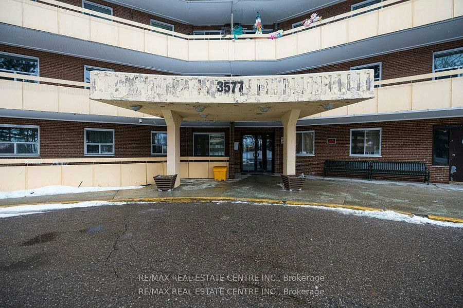207-3577 Derry Road, Mississauga, ON, L4T 1B3 3