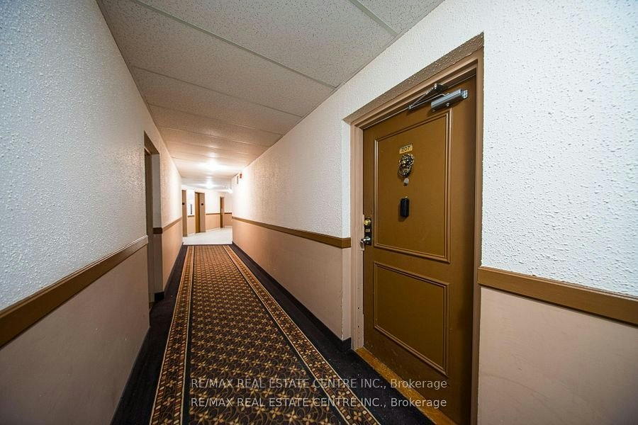 207-3577 Derry Road, Mississauga, ON, L4T 1B3 4