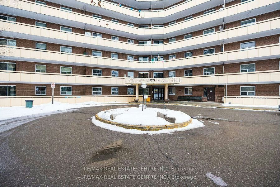 207-3577 Derry Road, Mississauga, ON, L4T 1B3 2