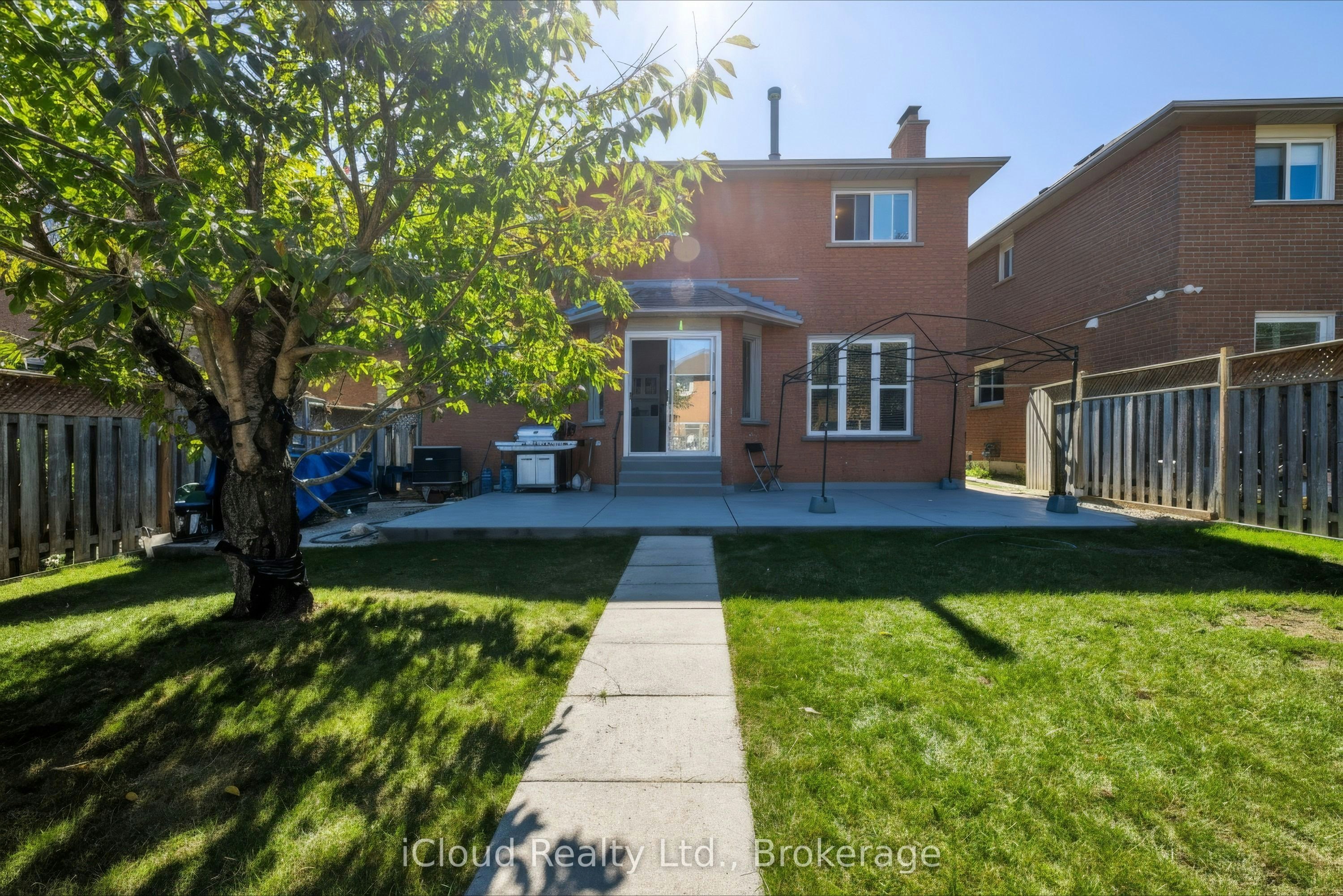 62 Castlehill Crescent, Brampton, ON, L6X 4E1