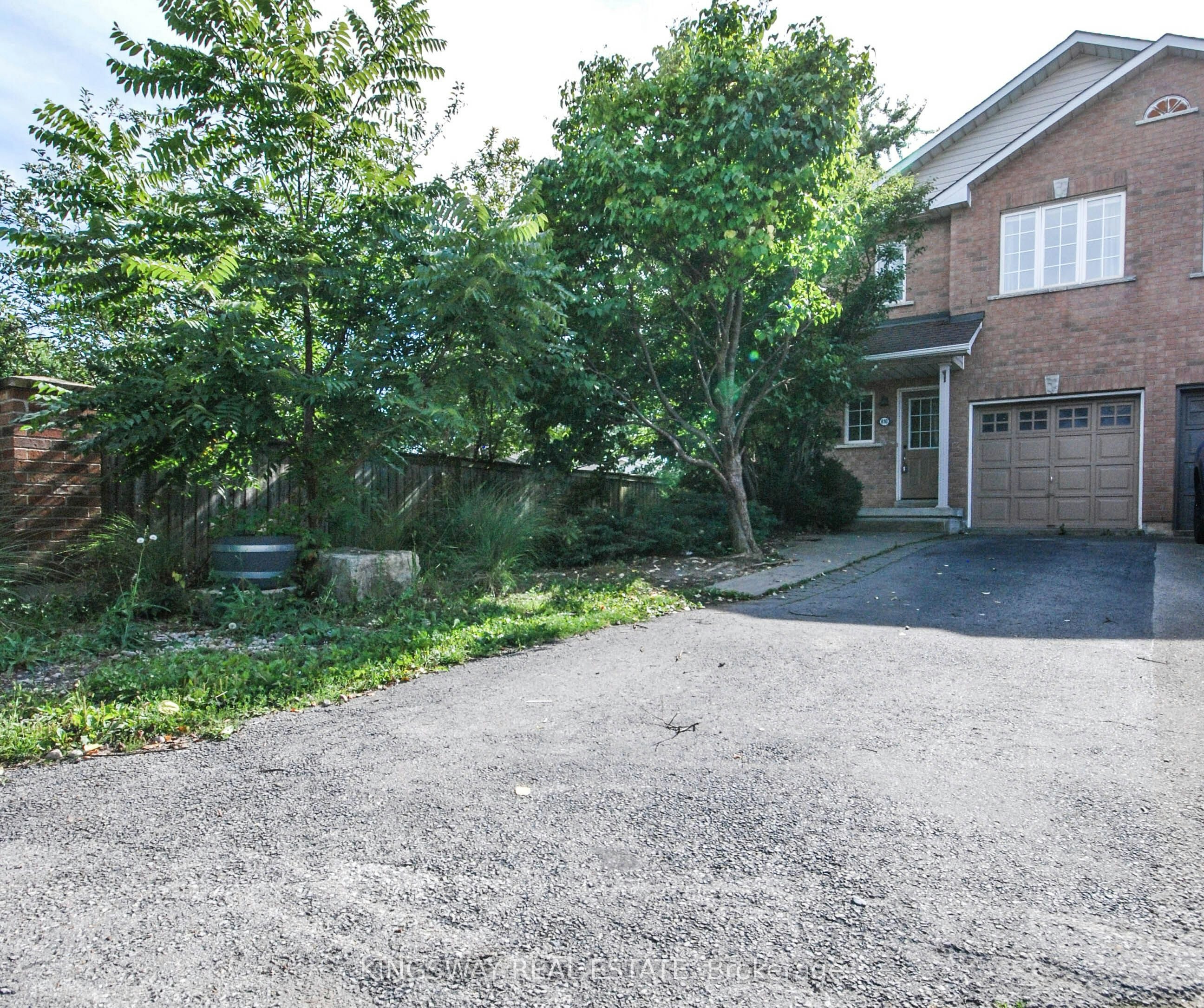 610 Angela Court, Burlington, ON, L7L 7A4