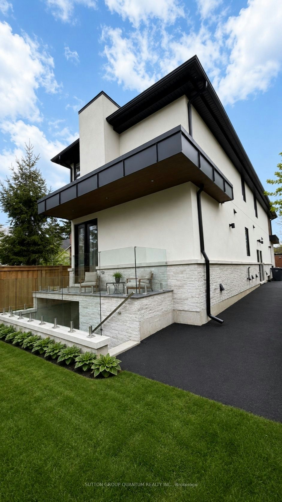 #4-43 Elmwood Avenue N, Mississauga, ON, L5G 3K1 - 2