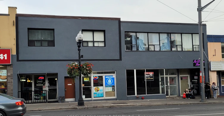 2nd Fl-1353 St Clair Avenue W, Toronto, ON, M6E 1C5