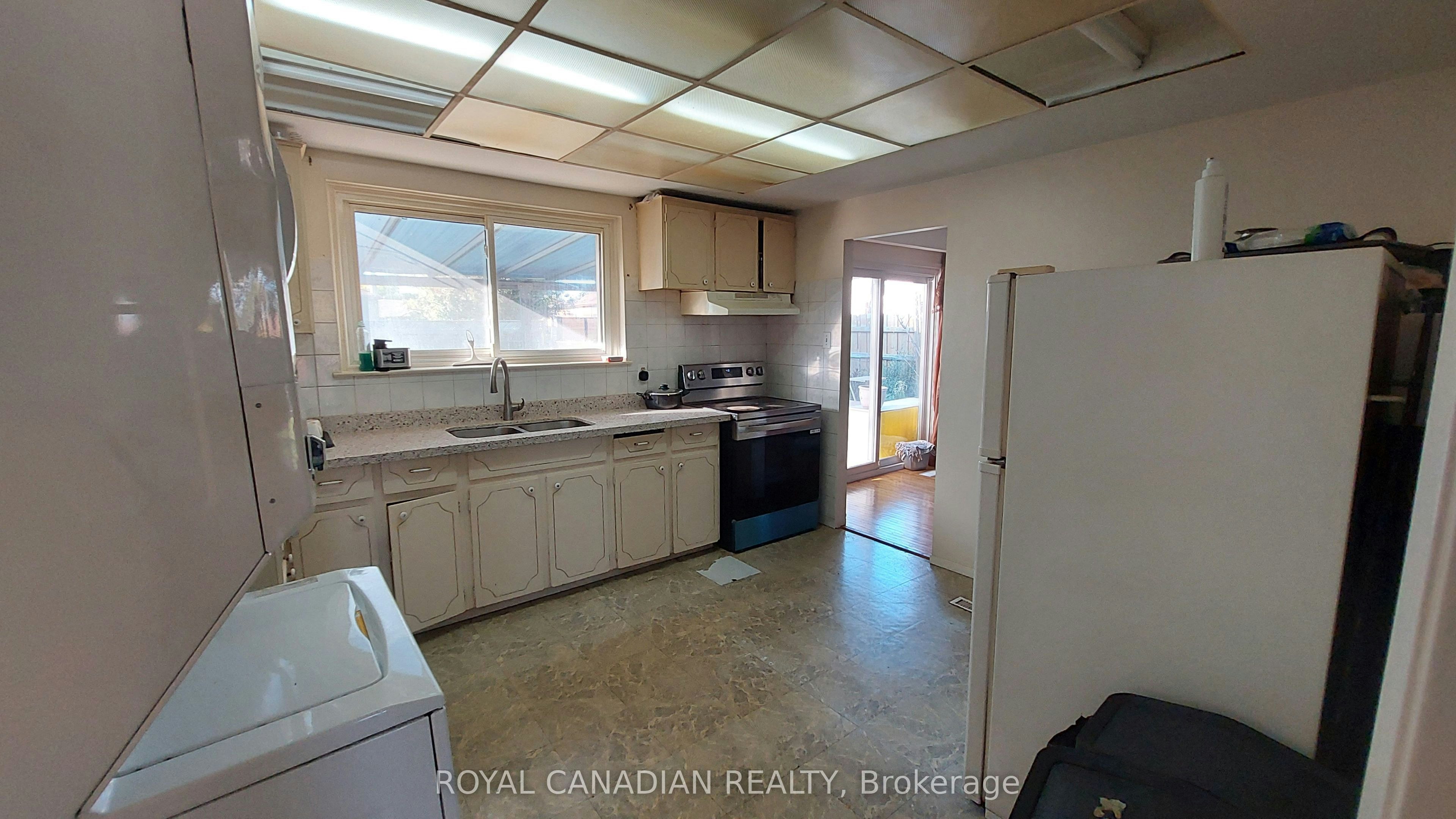 3677 Woodruff Crescent, Mississauga, ON, L4T 1T8 - 5
