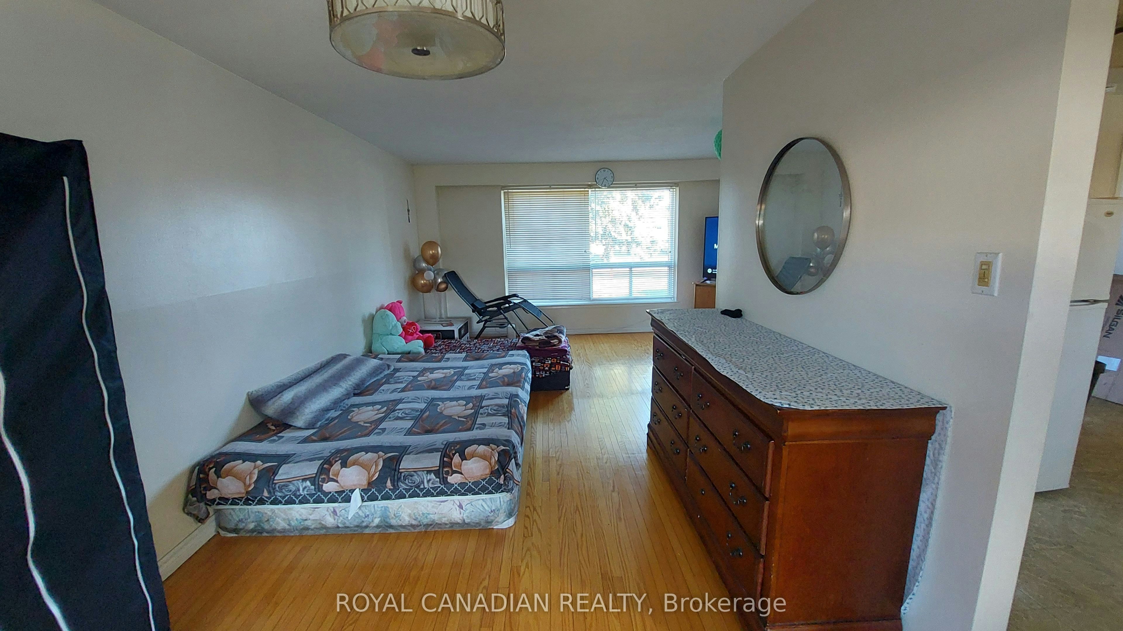 3677 Woodruff Crescent, Mississauga, ON, L4T 1T8 - 3