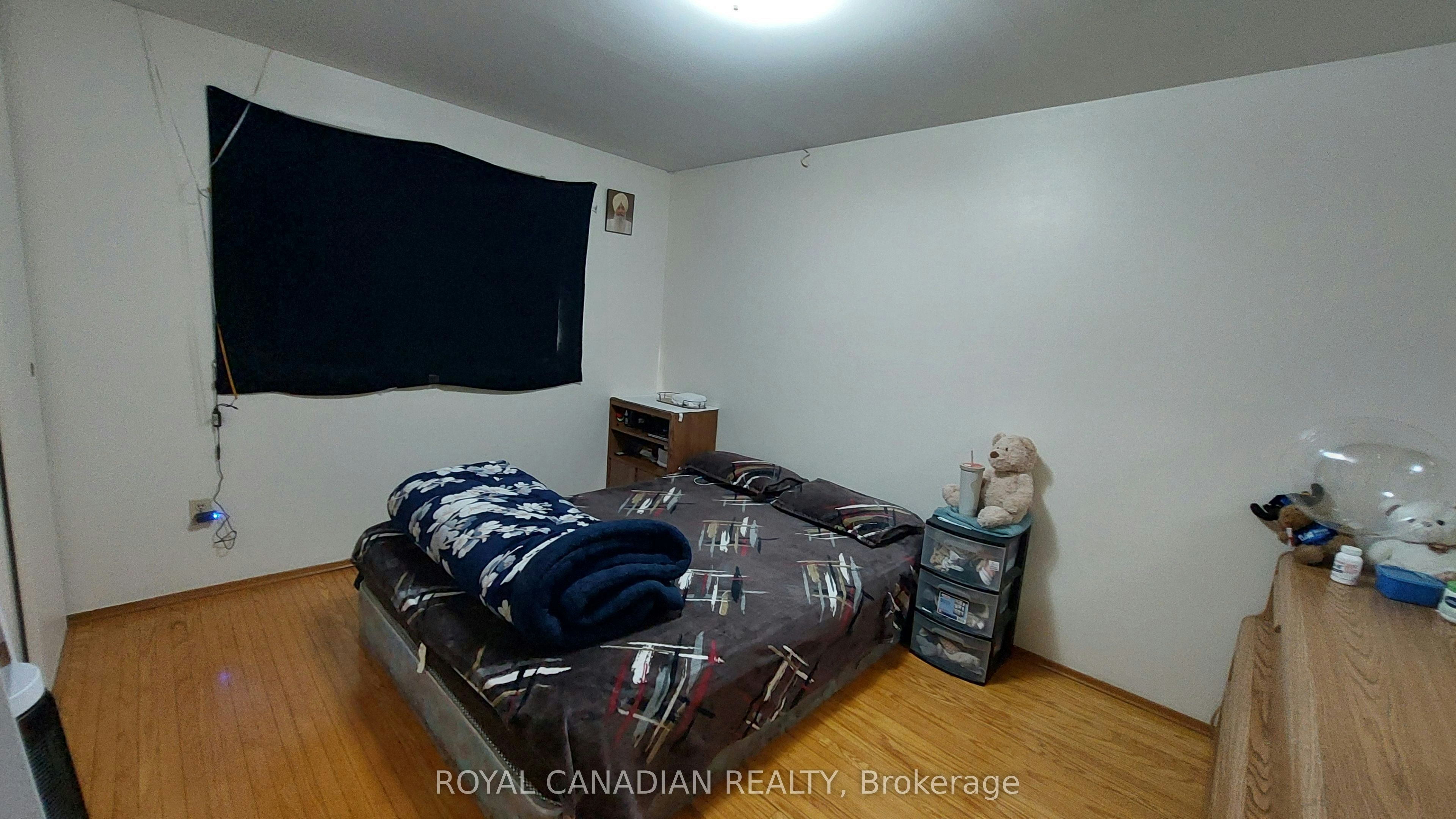 3677 Woodruff Crescent, Mississauga, ON, L4T 1T8 - 12