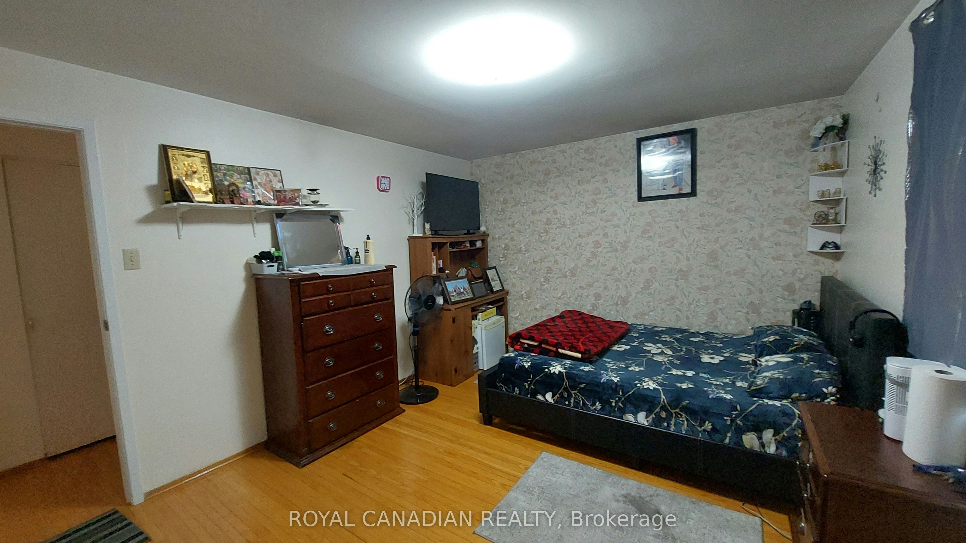 3677 Woodruff Crescent, Mississauga, ON, L4T 1T8 - 11