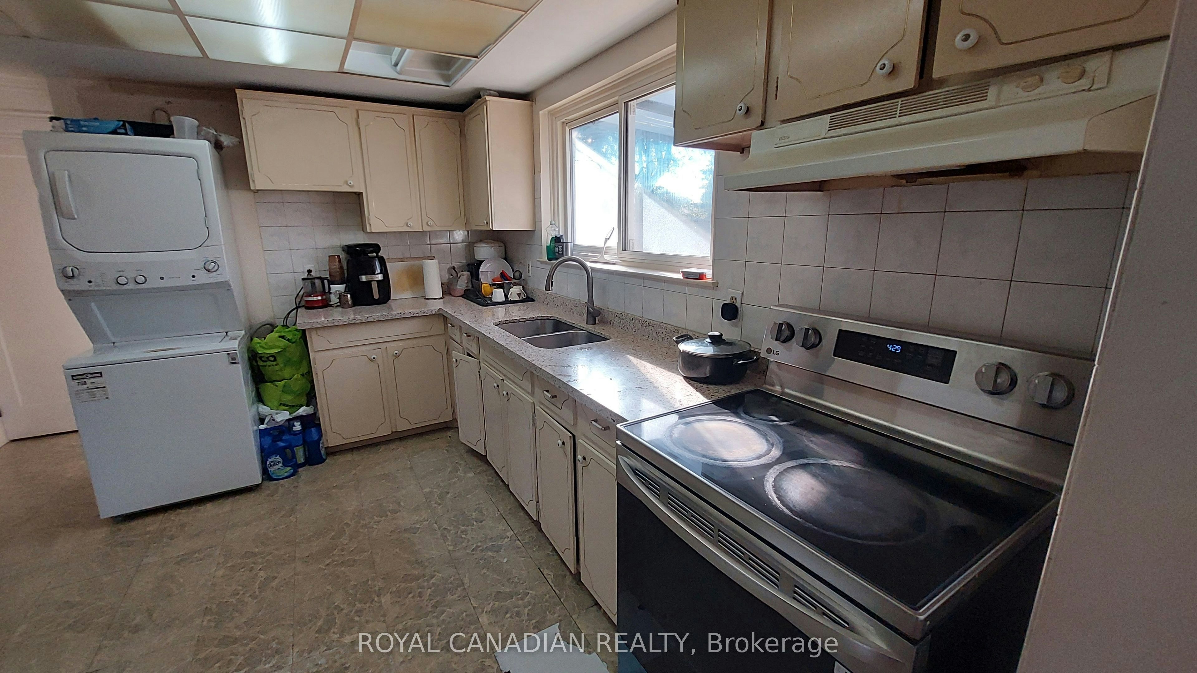 3677 Woodruff Crescent, Mississauga, ON, L4T 1T8 - 4