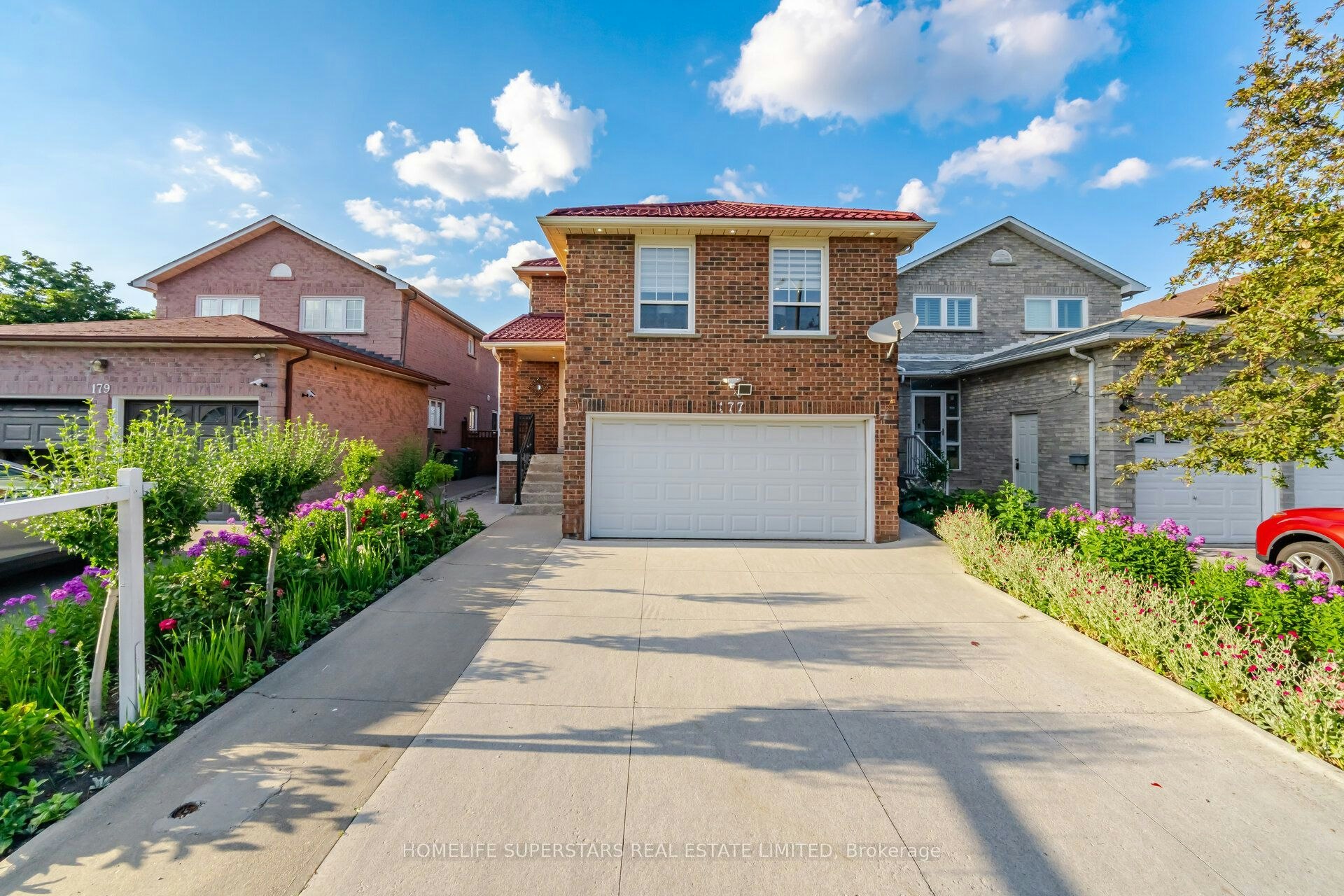 177 Surbray Grove, Mississauga, ON, L5B 2E2