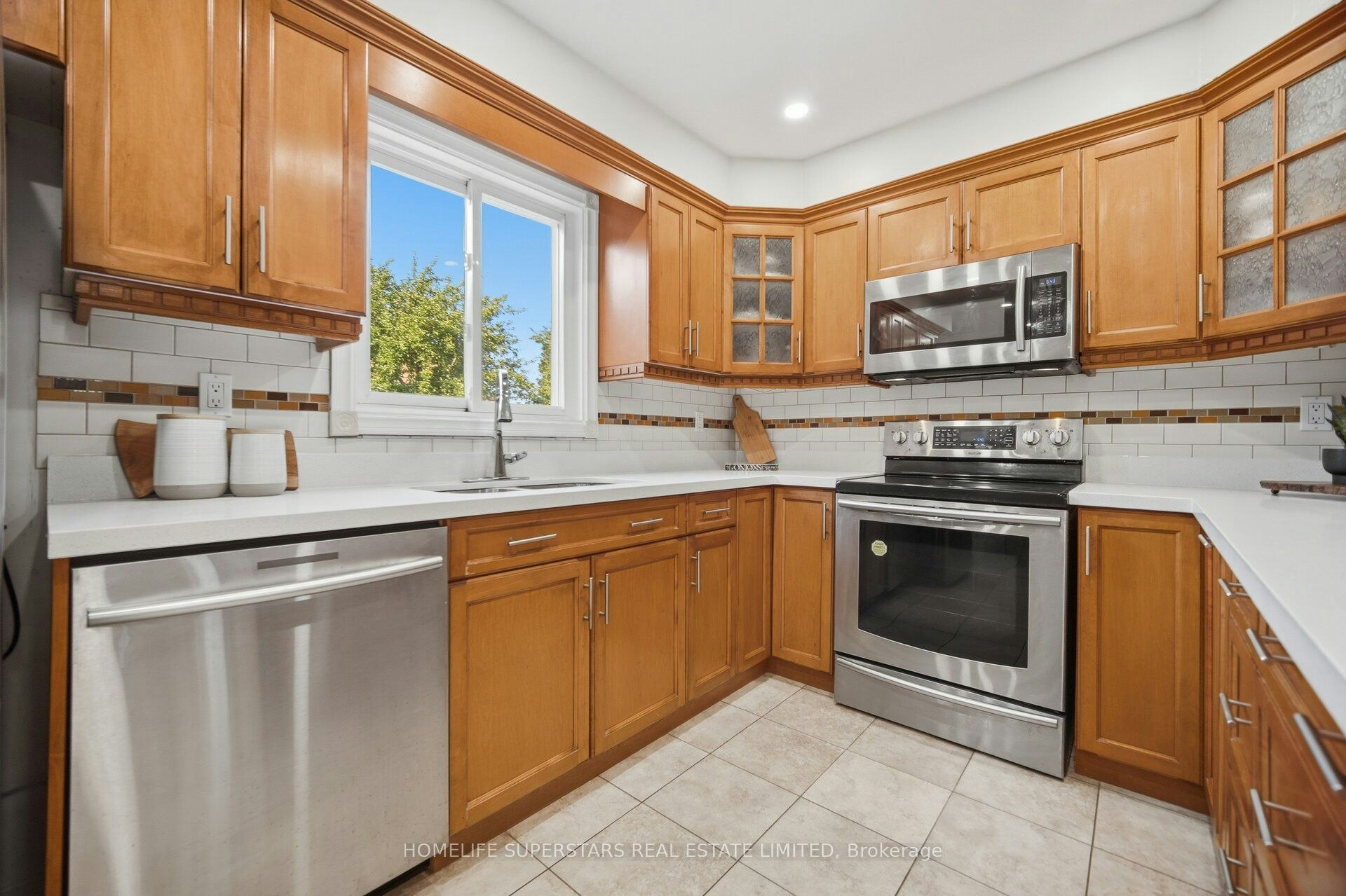 177 Surbray Grove, Mississauga, ON, L5B 2E2 - 8