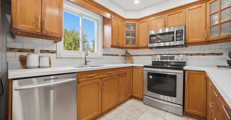 177 Surbray Grove, Mississauga, ON, L5B 2E2 - 8