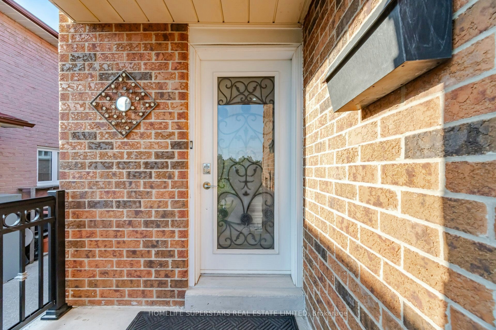 177 Surbray Grove, Mississauga, ON, L5B 2E2 - 2