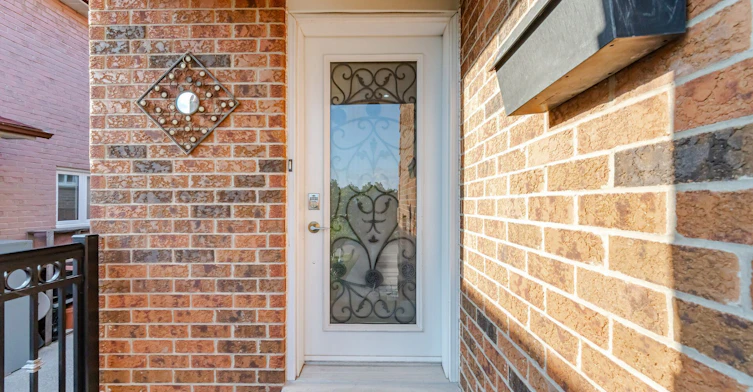 177 Surbray Grove, Mississauga, ON, L5B 2E2 - 2