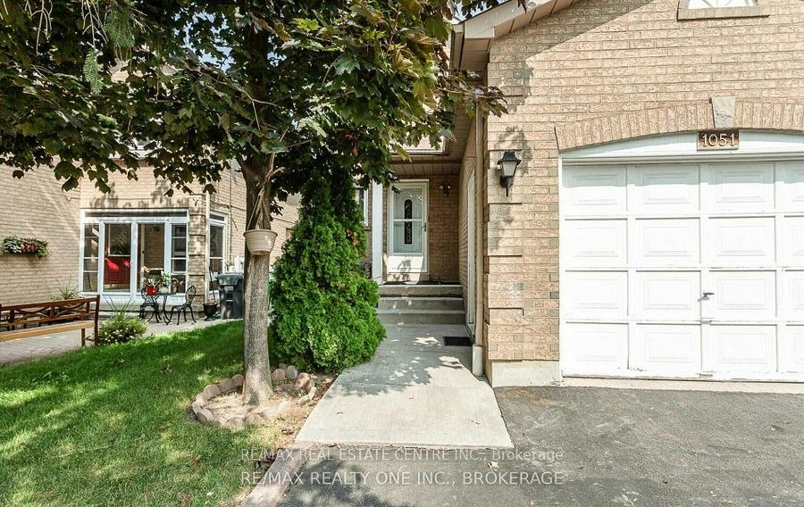 Upper-1051 Blizzard Road, Mississauga, ON, L5V 1T2 - 3