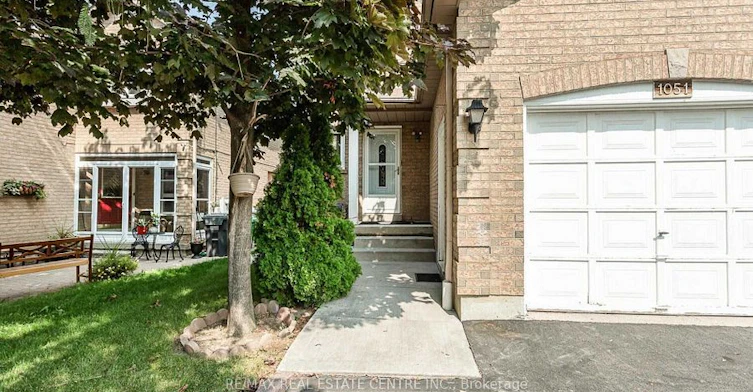Upper-1051 Blizzard Road, Mississauga, ON, L5V 1T2 - 3
