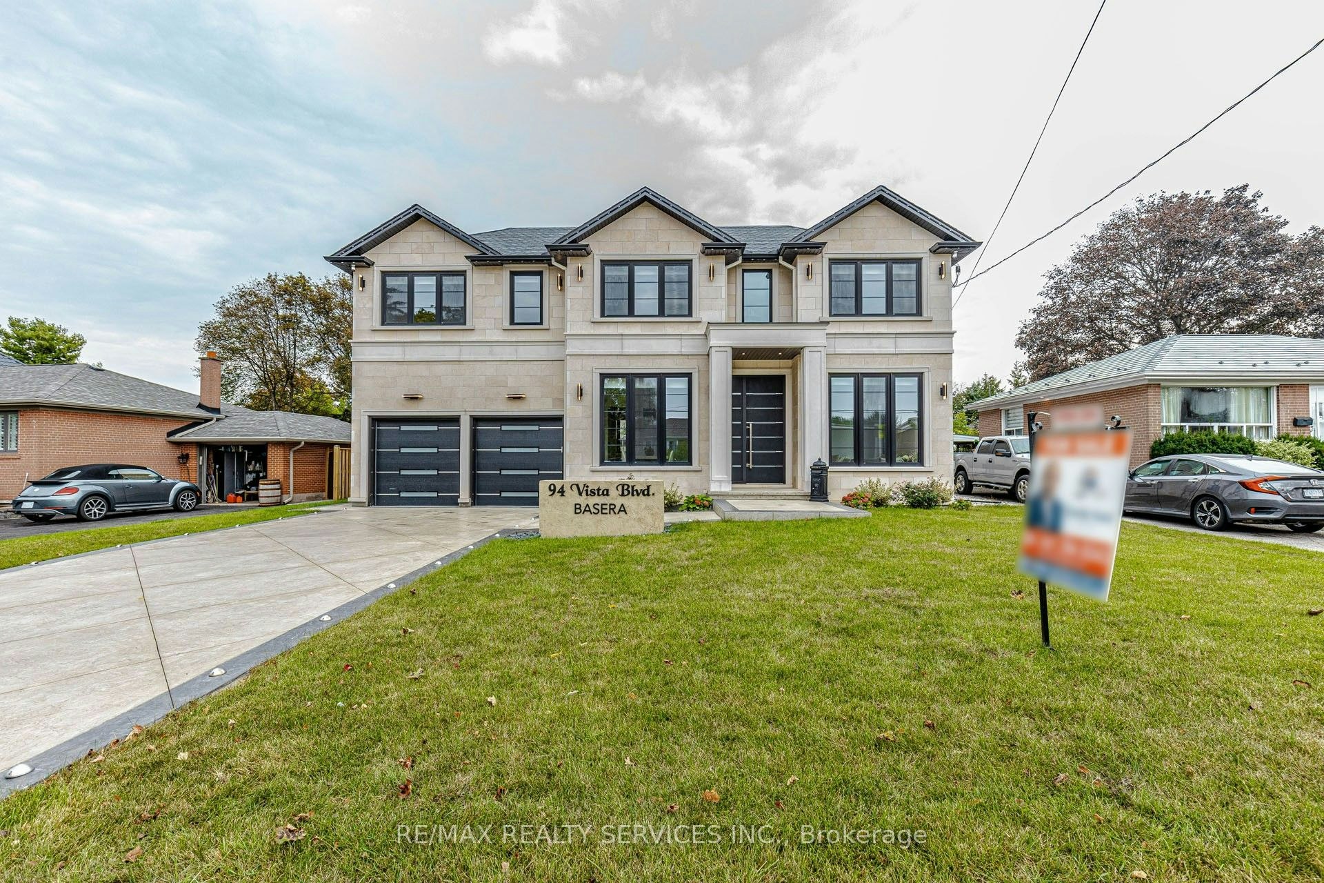 94 Vista Boulevard, Mississauga, ON, L5M 1V9