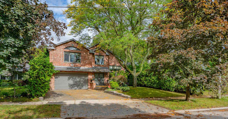 2221 Greenhurst Avenue, Mississauga, ON, L4X 1J5