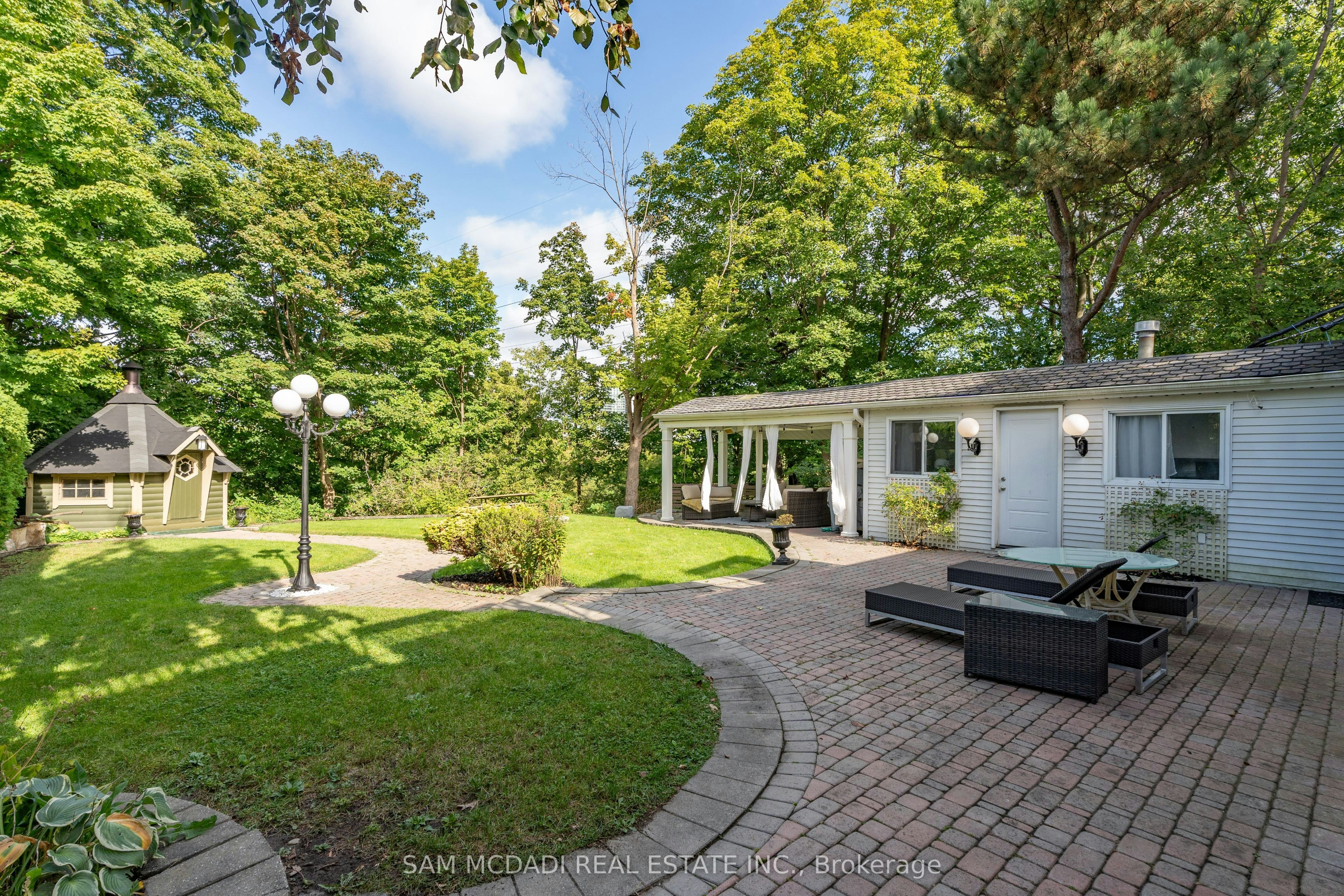 2221 Greenhurst Avenue, Mississauga, ON, L4X 1J5 3