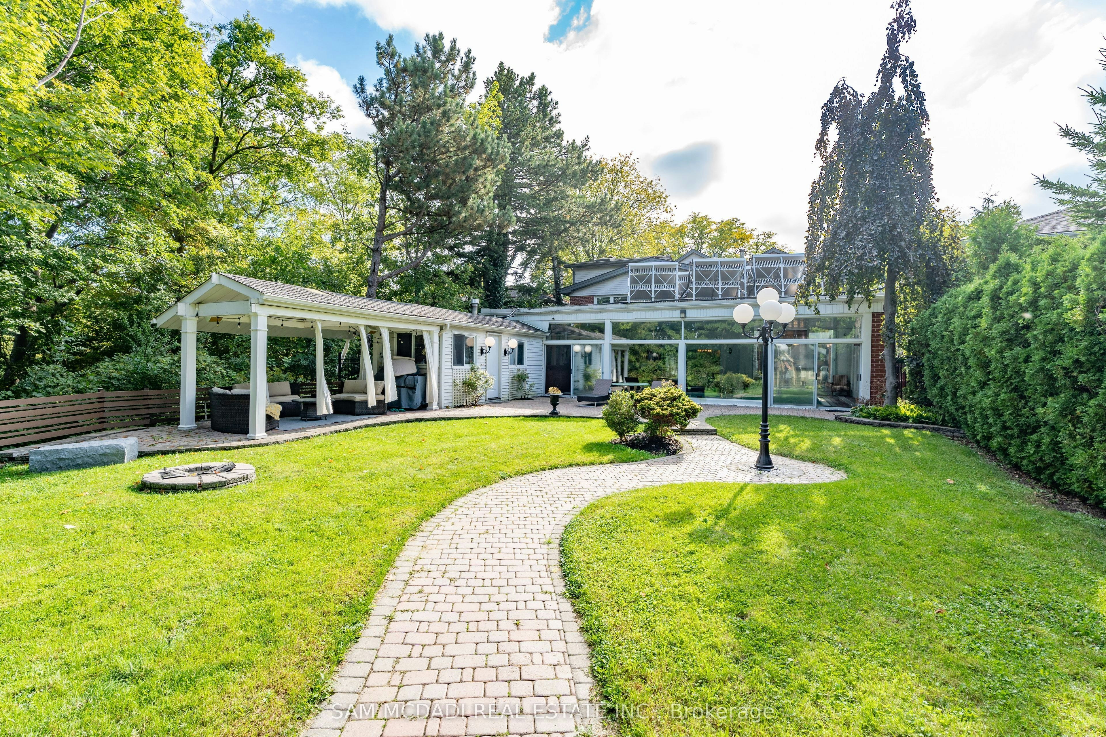 2221 Greenhurst Avenue, Mississauga, ON, L4X 1J5 2