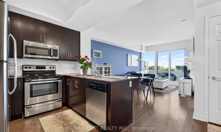631-15 James Finlay Way