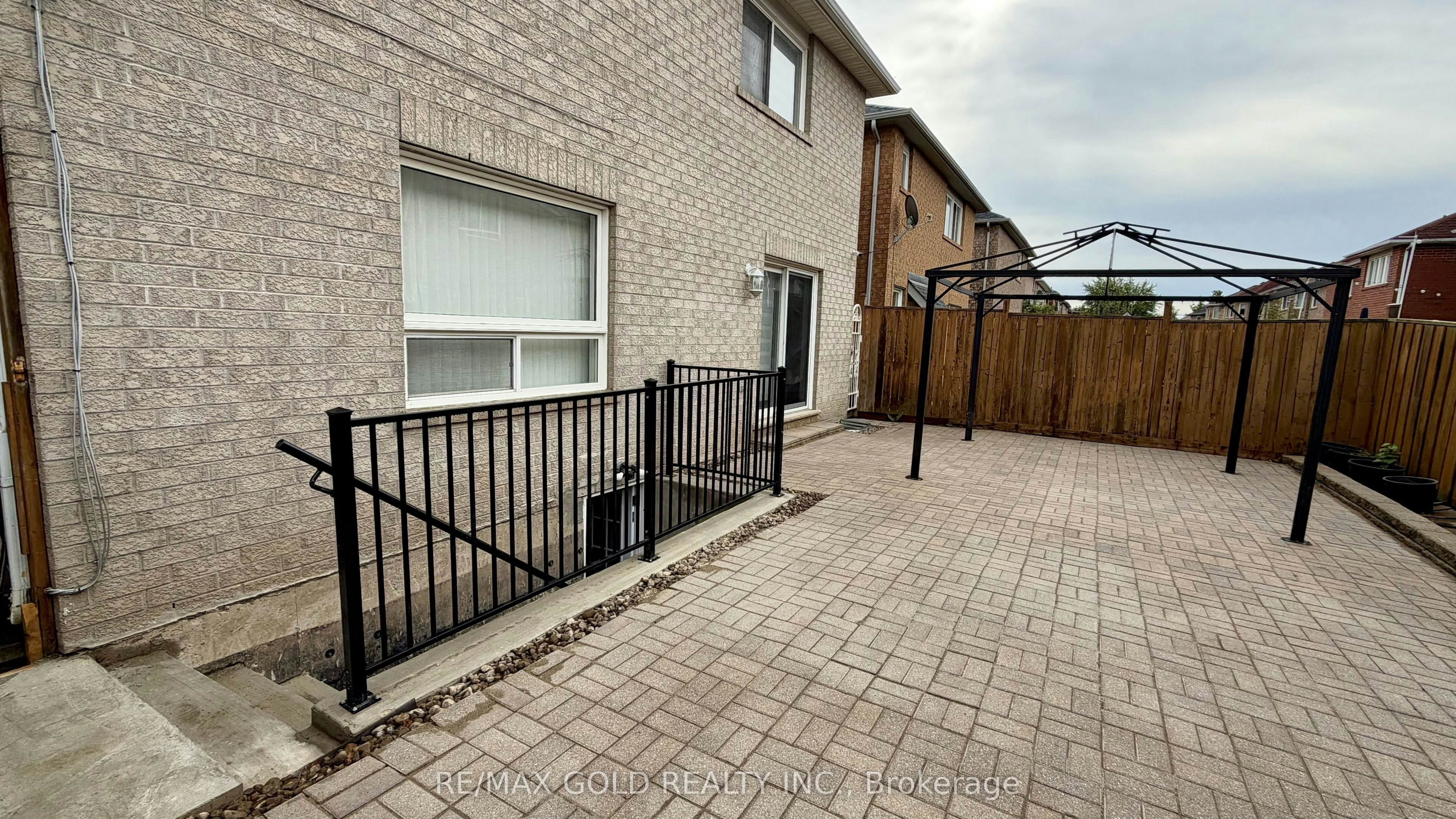 244 Brisdale Drive, Brampton, ON, L7A 2T3 2