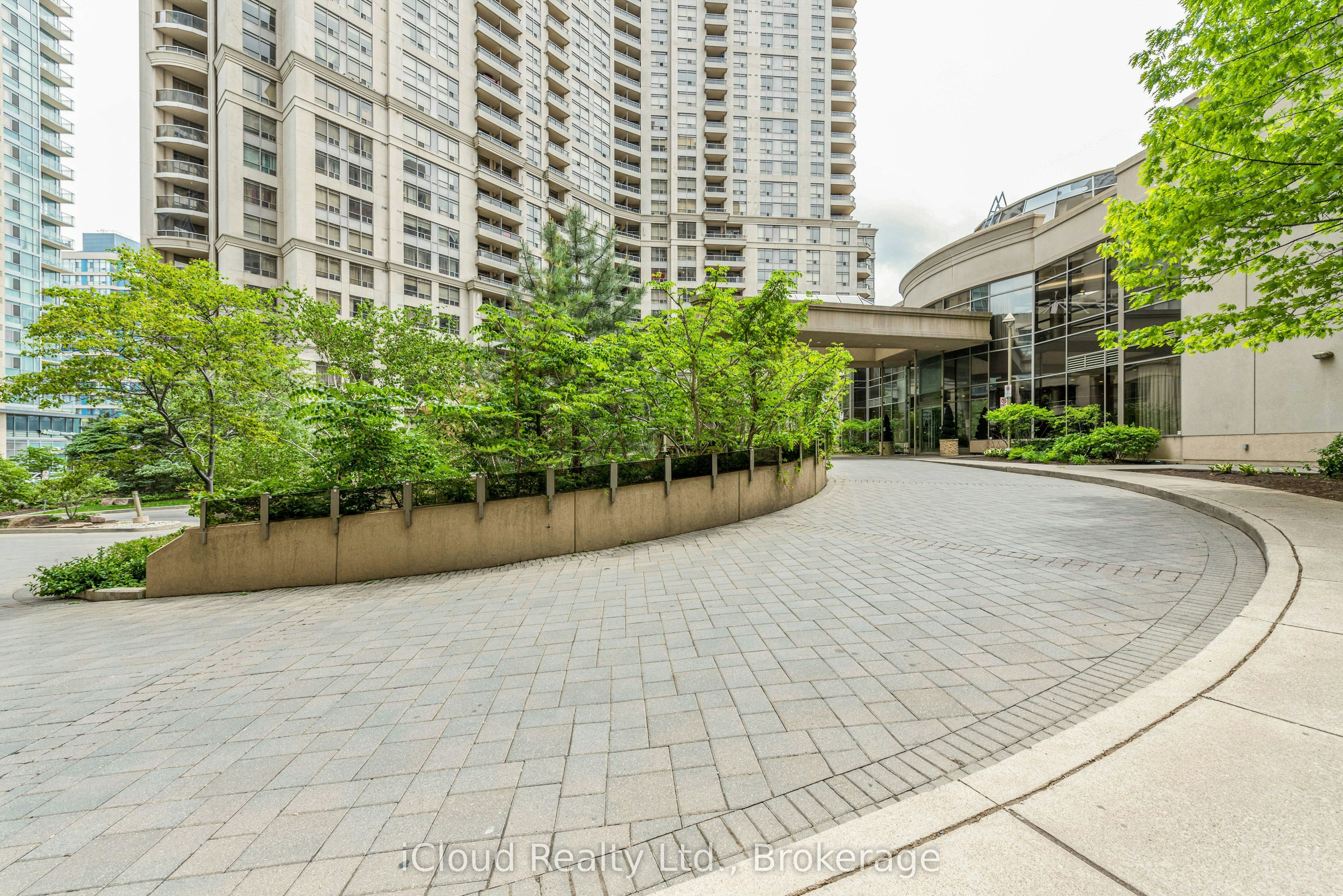 2521-3888 Duke Of York Boulevard, Mississauga, ON, L5B 4P5