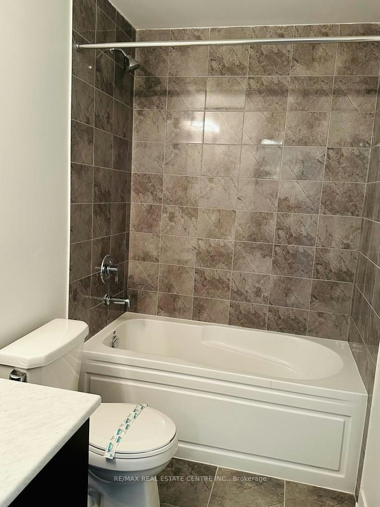 410 3401 Ridgeway Drive, Mississauga, ON, L5L 0B9 - 4