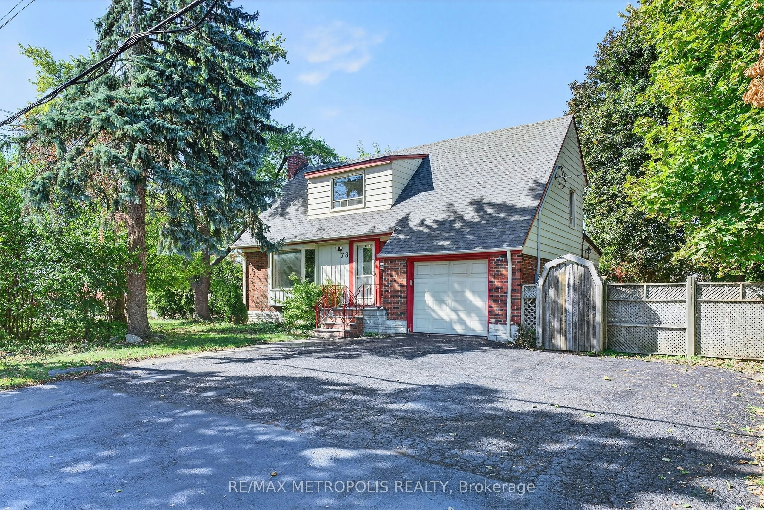 Main-78 Harold Street, Brampton, ON, L6Y 1E4