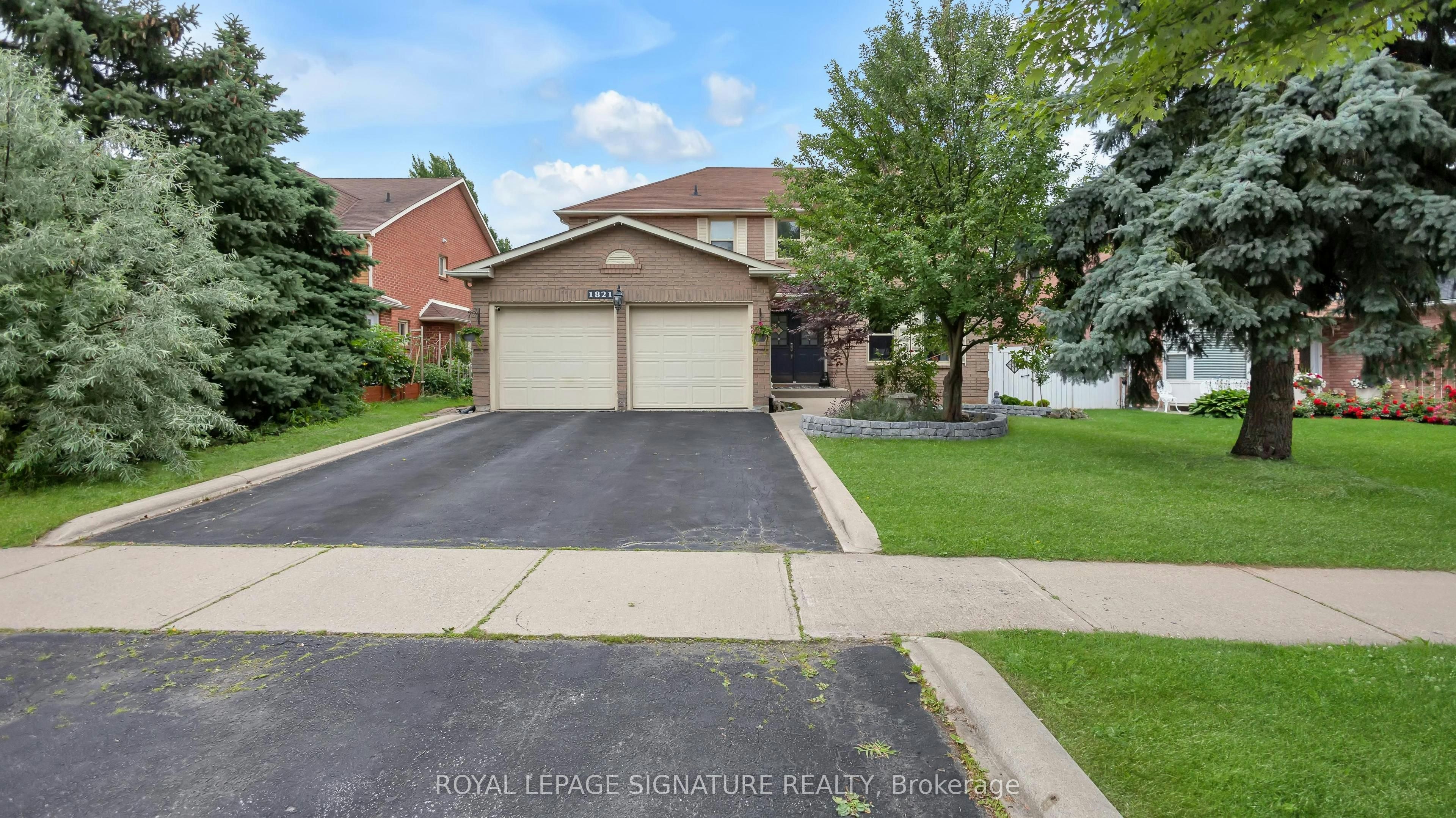 1821 Pilgrims Way, Oakville, ON, L6M 1X2 - 2