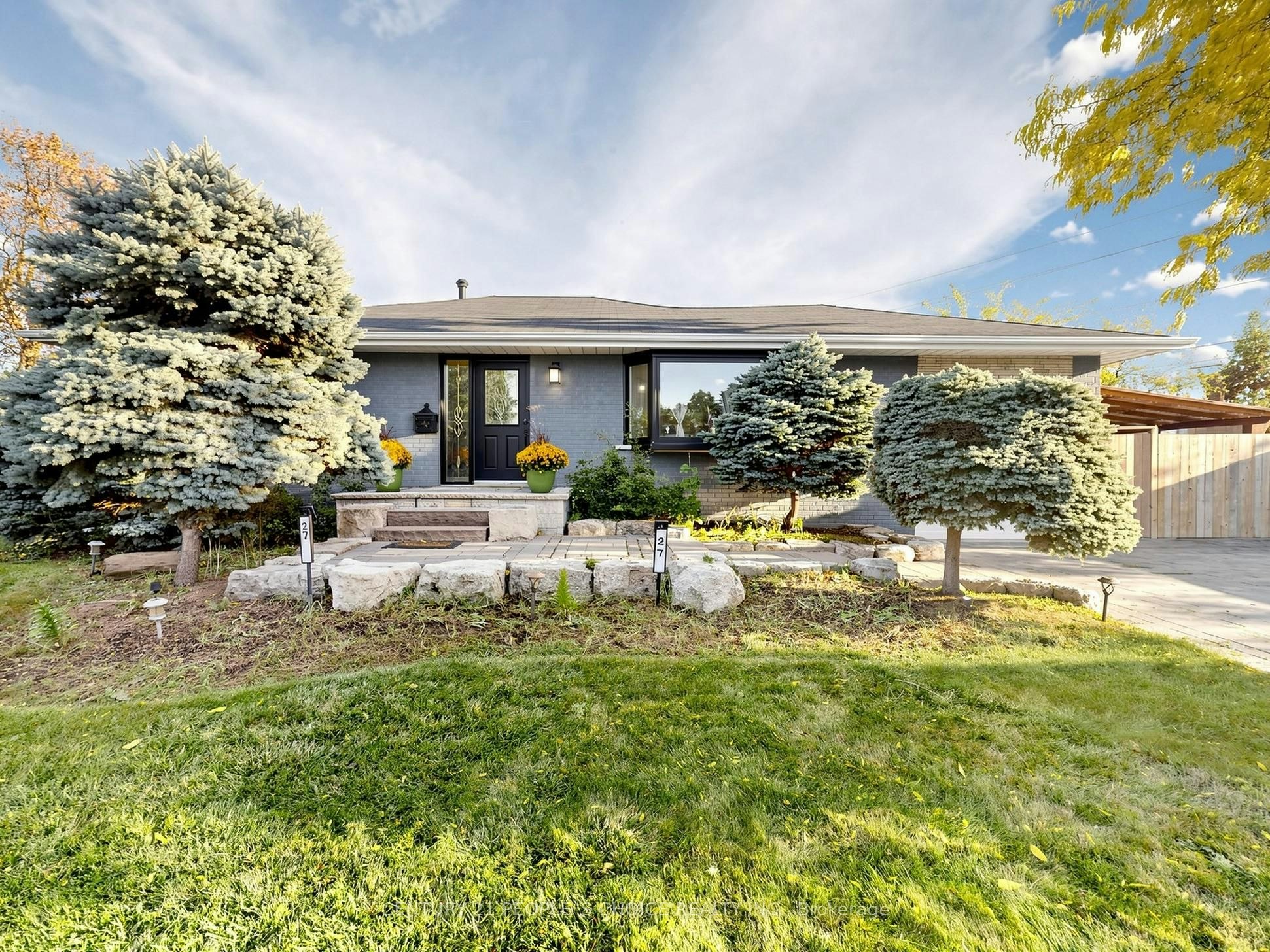 27 Matlock Avenue, Mississauga, ON, L5N 2P7