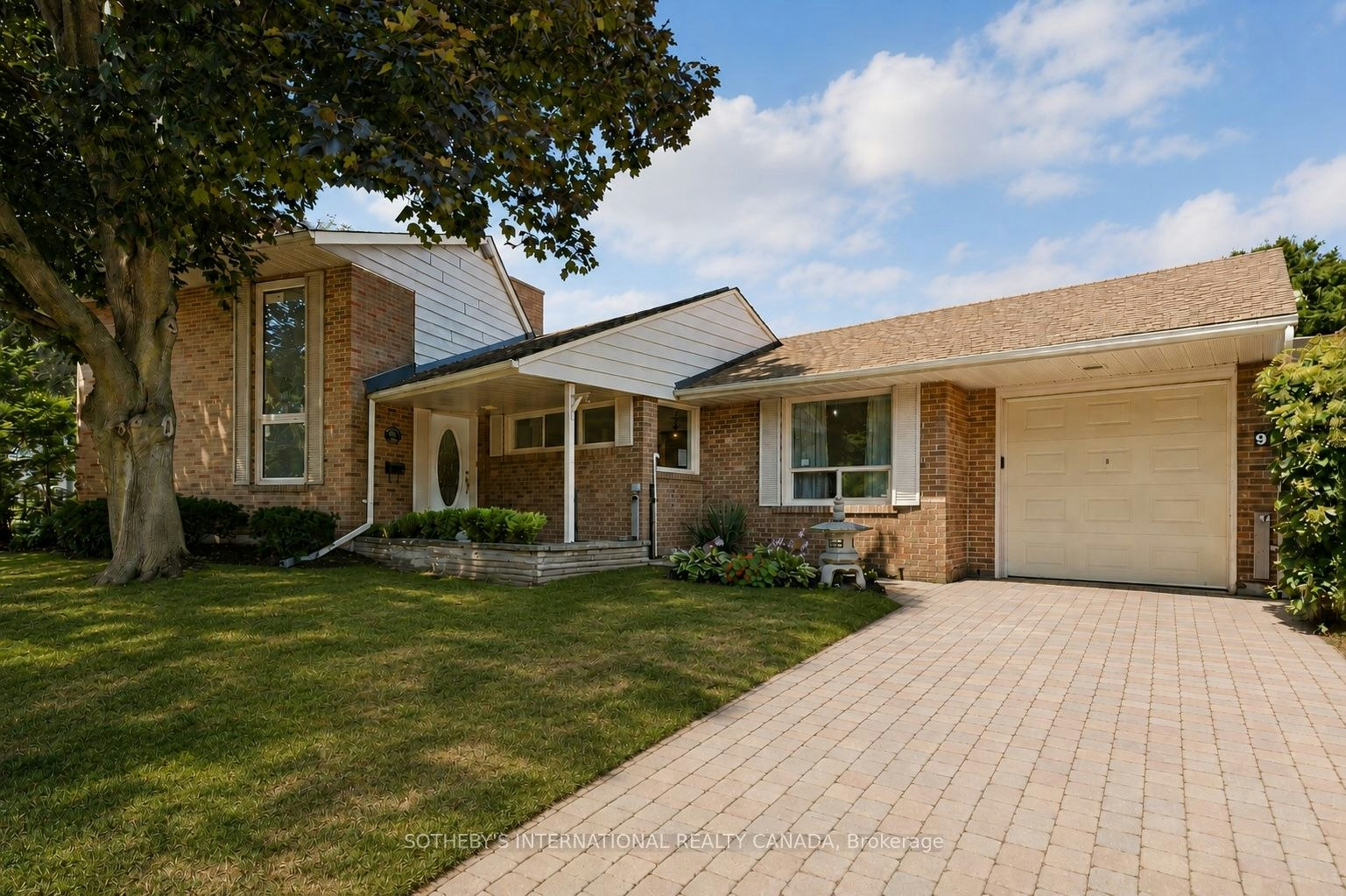 9 Babington Court, Toronto, ON, M9A 1J7