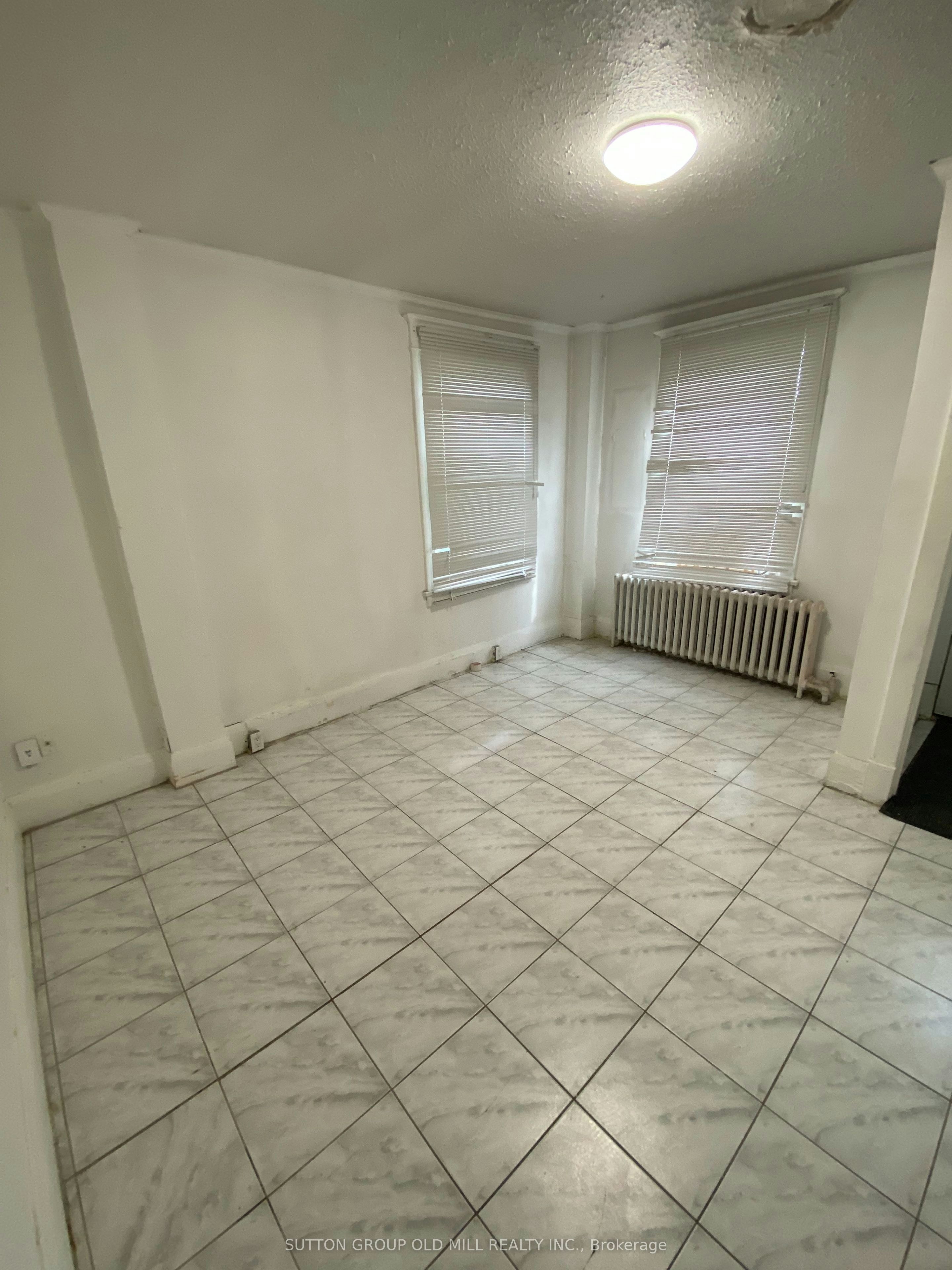 Main Floor-46 Rockcliffe Boulevard, Toronto, ON, M6N 4R5 - 3